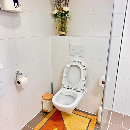 Direkt An Der Sbahn - Dus Messe Und Flughafen Gut Erreichbar Apartamento Duisburg